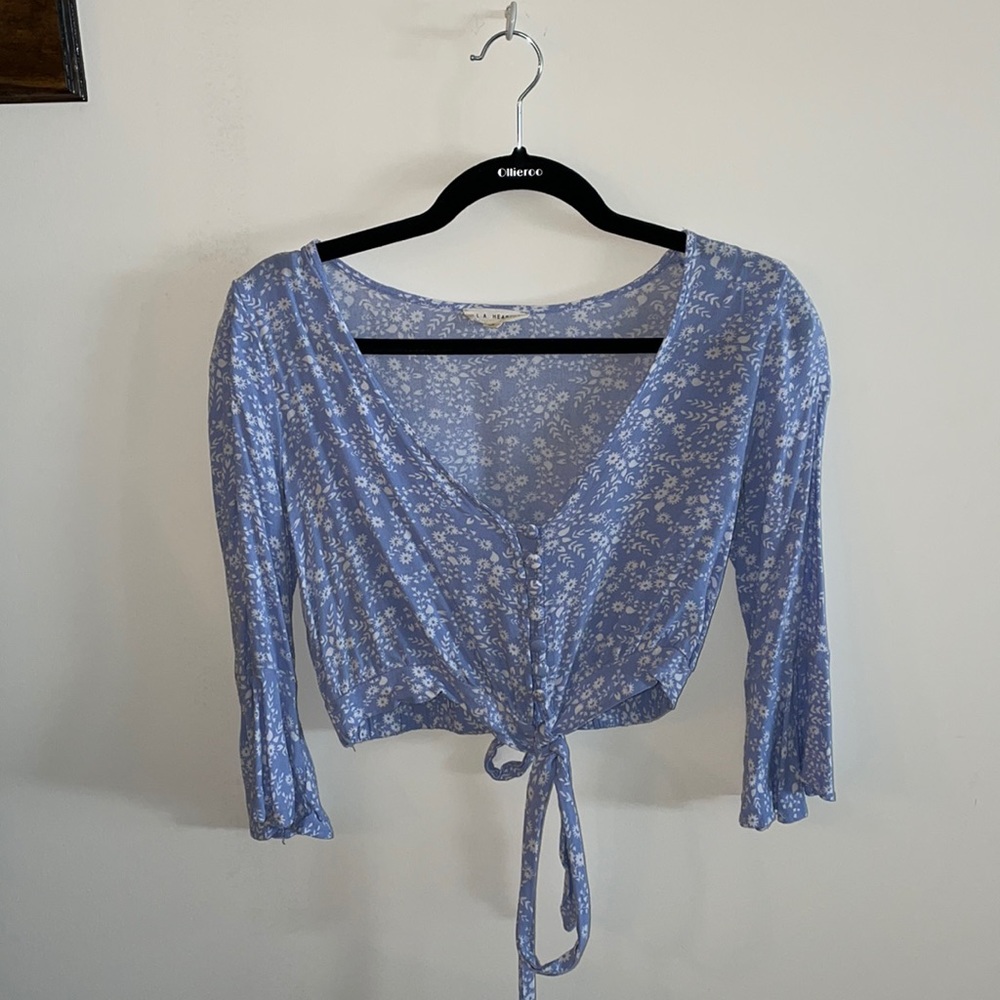 LA hearts blue floral 💙🌸 blouse